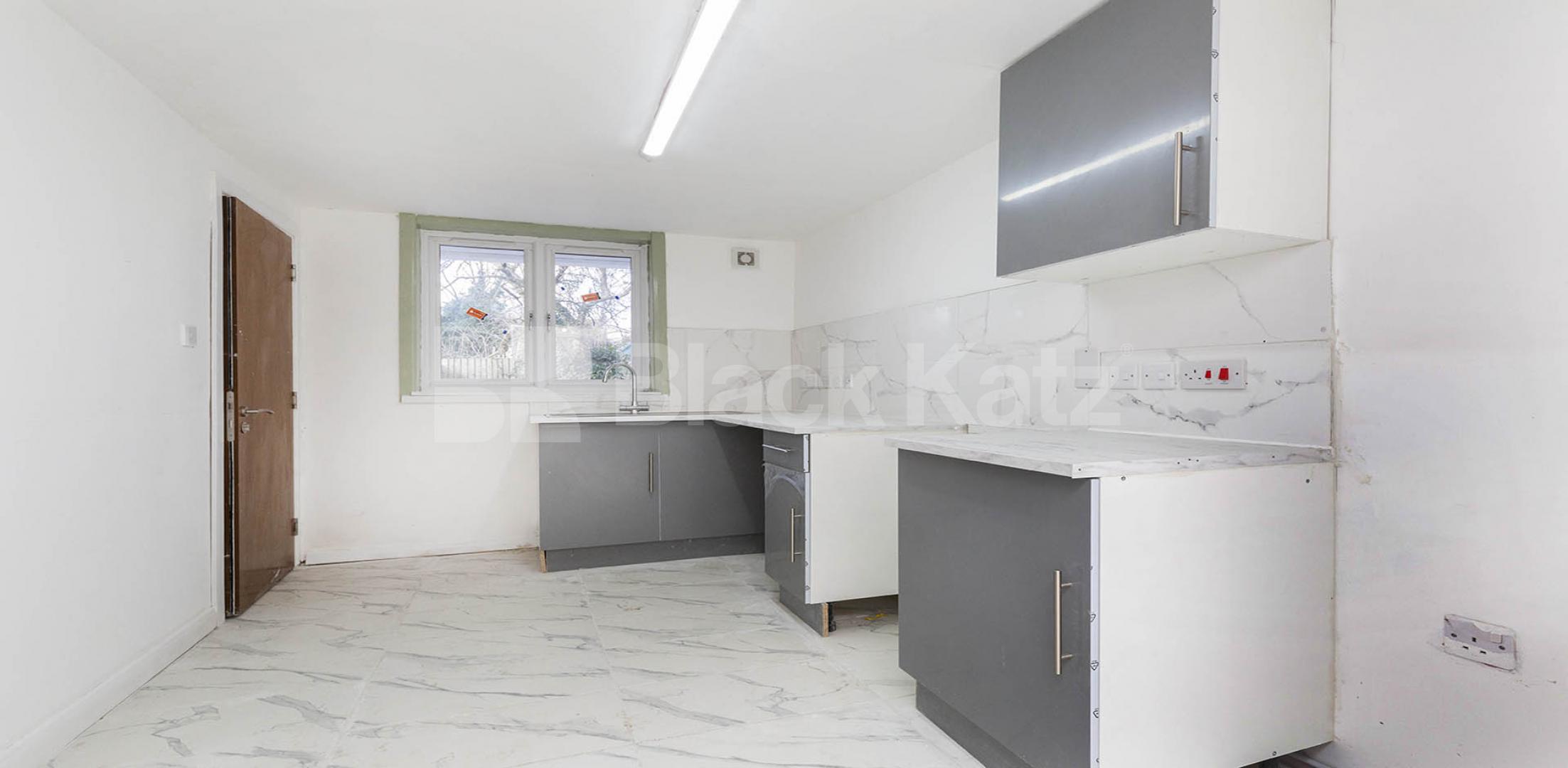 3 bedroom 4 bathroom house with large garden  Antill Road , Seven Sisters